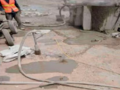 井陉矿水泥混凝土路面板底注浆技术 路面脱空注浆整治方案